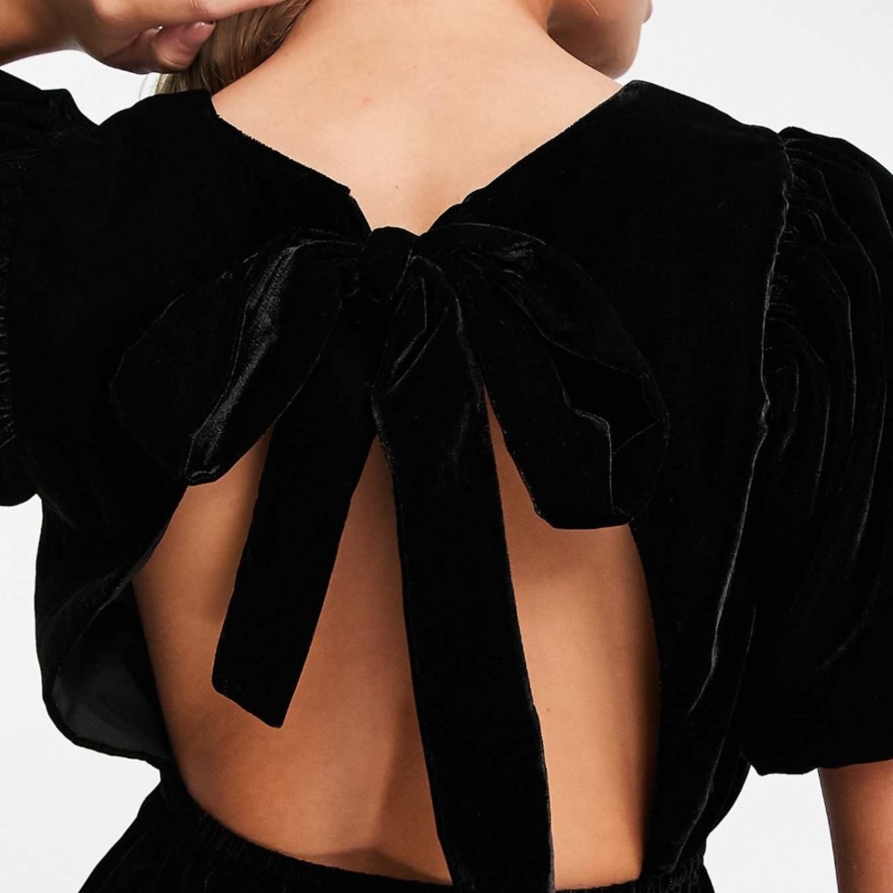 volume sleeve mini dress in black velvet